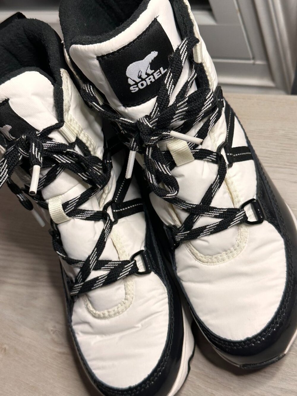 Sorel Kinetic Sport Waterproof Boots Women’s 8.5 Black White Chunky